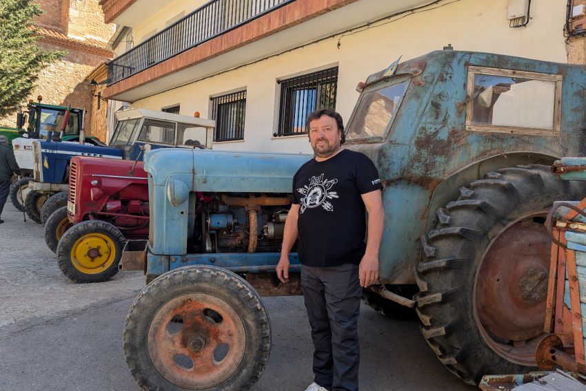 Luis Utrillas, miembro de la organización de la concentración de tractores de Celadas: “Los tractores antiguos ahora en Celadas están mimados, tras años olvidados en los pajares”