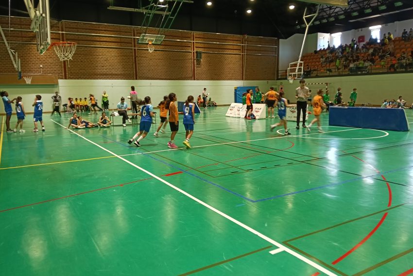 Más de 130 chicos y chicas participan en el 3x3 de basket Comarca de Teruel