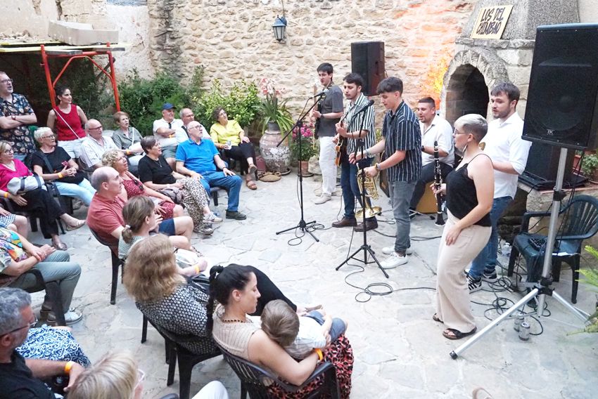 200 personas disfrutaron de la calidez de las Micromúsicas de Valdealgorfa