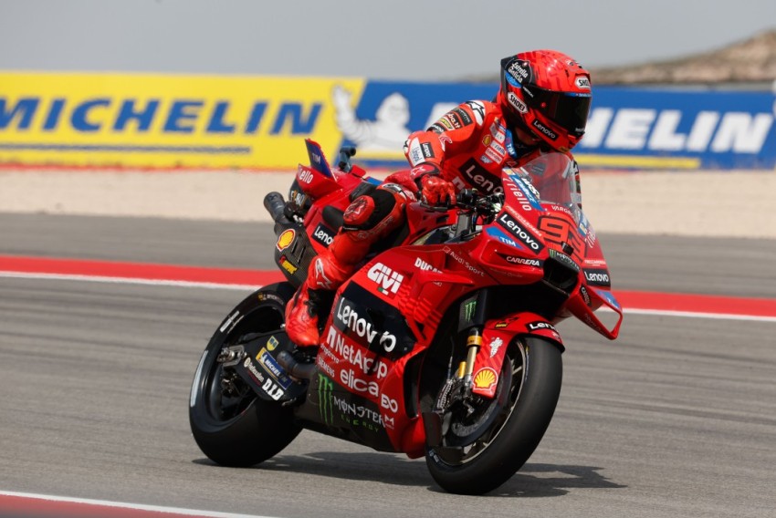 Marc Márquez sigue el camino del año pasado y apunta a la victoria en Motorland