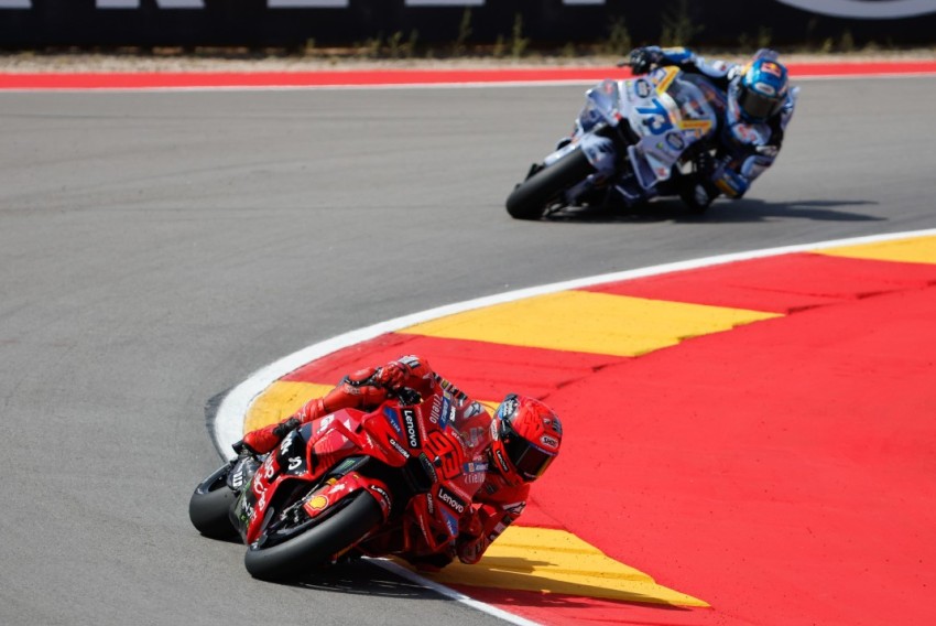 Marc Márquez suma su séptima victoria en una carrera 'sprint', con podio español