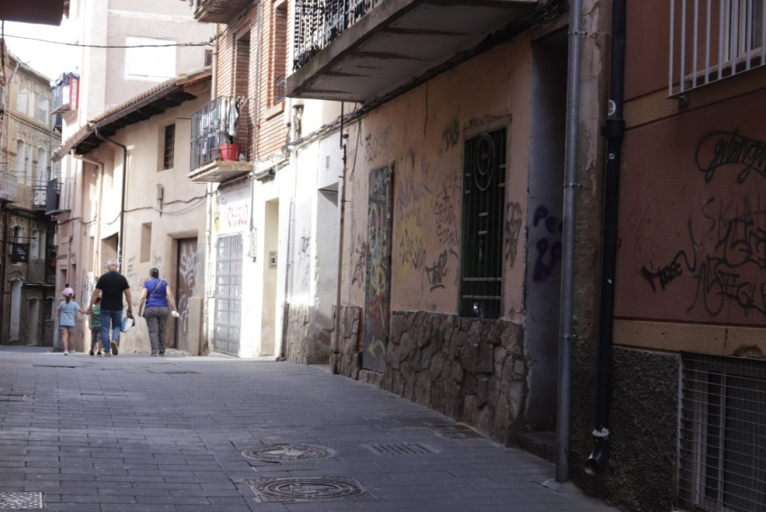 Vecinos de la calle San Esteban critican su abandono