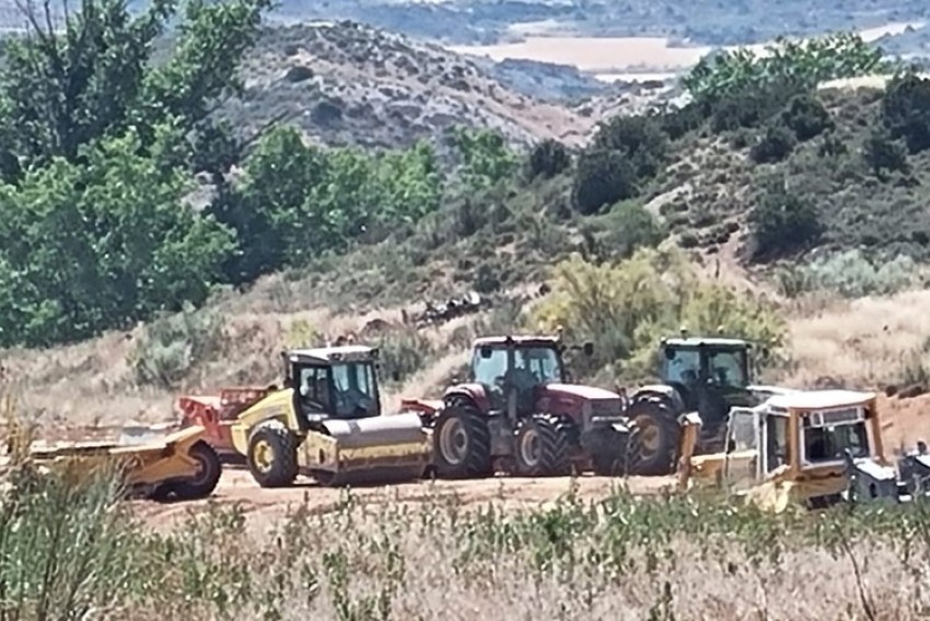 El Ayuntamiento de Alcañiz ordena paralizar las obras de la macrogranja sin licencia