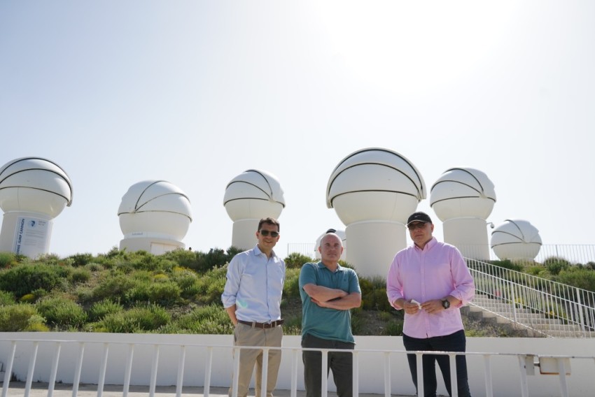 El director de la Agencia Espacial Española visita el Observatorio Astrofísico de Javalambre