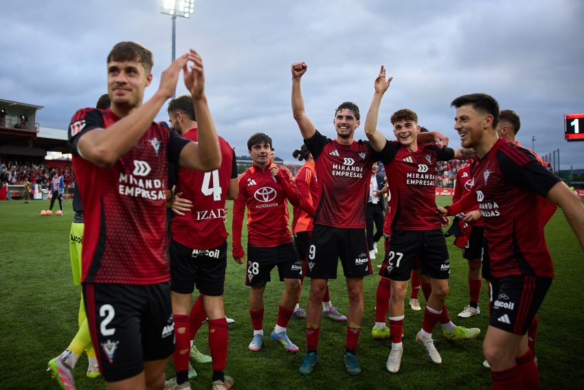 El Mirandés de Pablo Tomeo da el primer paso hacia el ascenso a Primera