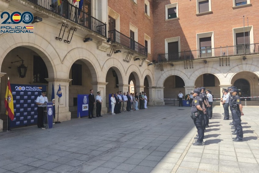 El subdelegado del Gobierno en Teruel preside el acto en conmemoración del Día de las víctimas del terrorismo en la Policía Nacional