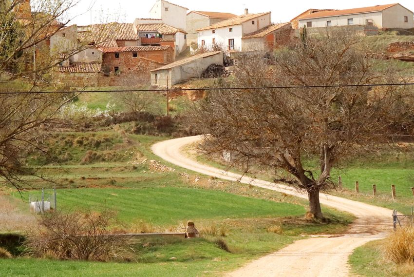 Vivel del Río busca la avería en su red de suministro que tiene sin agua corriente a unos 40 vecinos