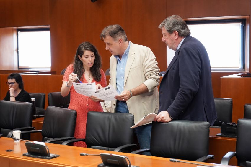 Las Cortes acuerdan que haya colaboración para reparar carreteras que daña la minería