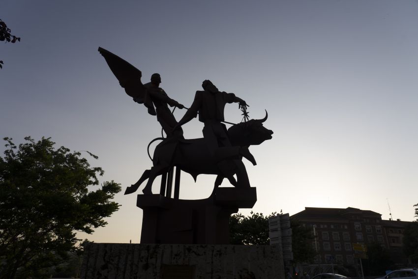 El Monumento a la Vaquilla cumple 40 años  realzando la tradición del toro ensogado