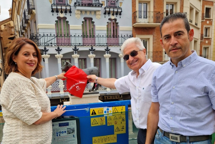 Cientos de turolenses ponen este martes el pañuelo al Torico