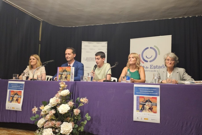 Monreal acogió ayer la presentación de la primera Cartilla Turolense Joven