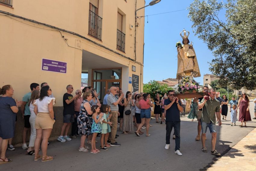 Berge celebra sus fiestas patronales por primera vez con una romería hasta la ermita