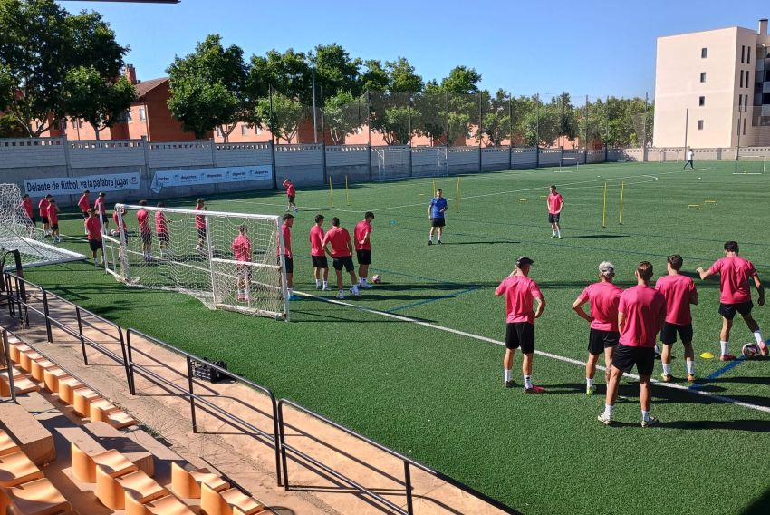 Dos horas de carrera con balón en el Luis Milla devuelven al Teruel a casa doce años después