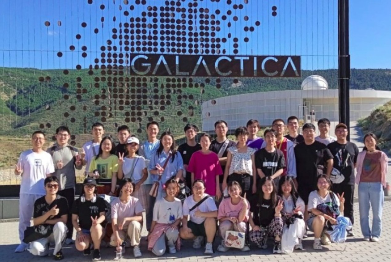 Universitarios de Pekín comienzan su formación con el telescopio de Galáctica