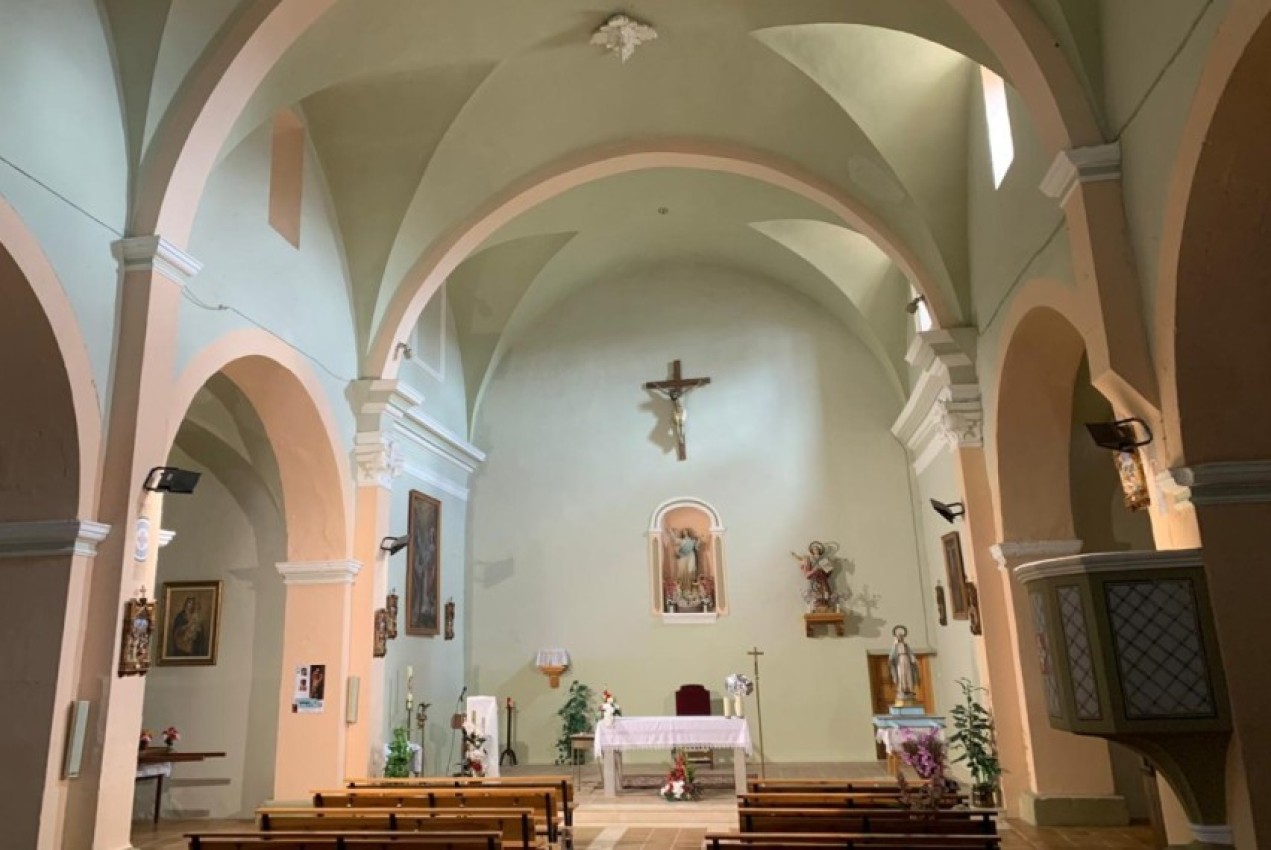 La iglesia de Alobras recupera su mejor versión con lo recaudado en unas rifas