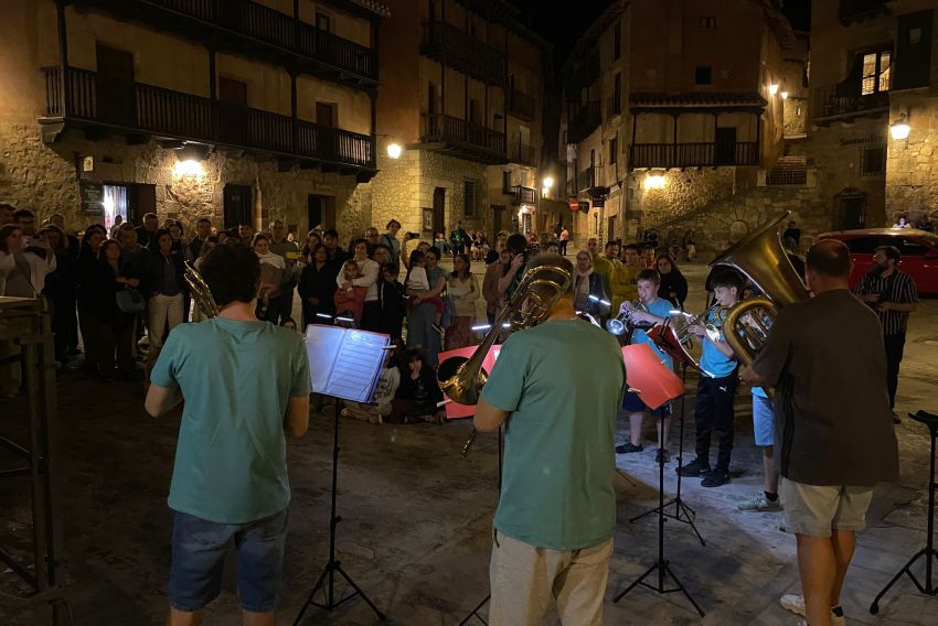 Albarracín lanza un canto al agua y al fluir de la vida desde la danza, el teatro y la música