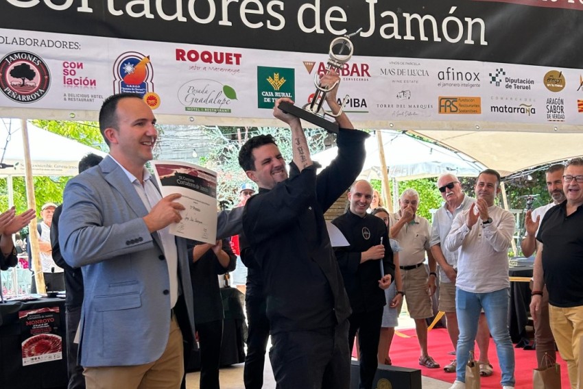 Jorge Díaz se alza como mejor cortador de jamón en Monroyo, con vistas a la final