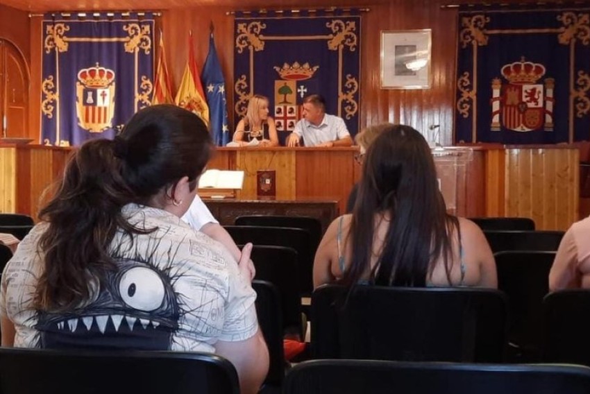 Utrillas reúne a las familias que pueden optar a las ayudas a la natalidad de DPT para explicar las novedades de la convocatoria de este año