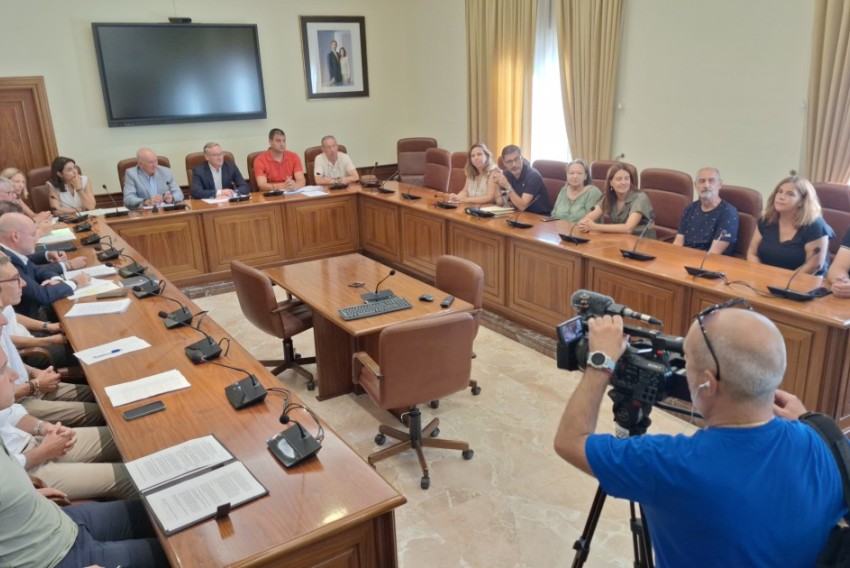 Diputación de Teruel, DGA, alcaldes y empresas mineras buscan soluciones al aumento de tráfico de arcillas en la TE-38