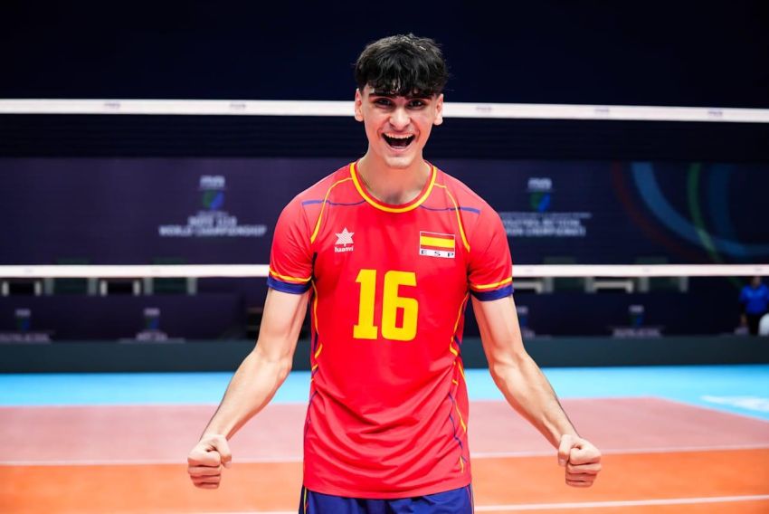 César Irache, jugador del Pamesa Teruel y bronce en el mundial de voleibol sub-19: 