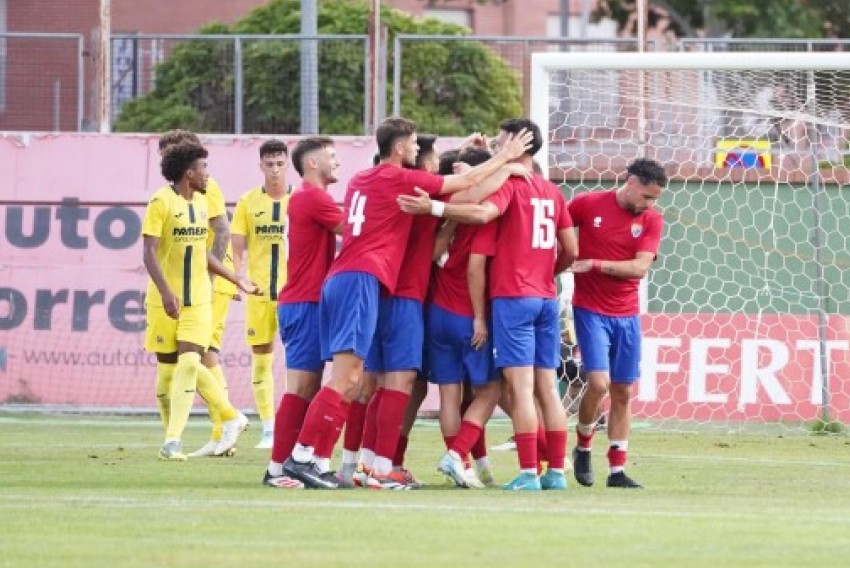 El CD Teruel logra por fin traducir el buen juego en el primer triunfo rojillo (2-1)