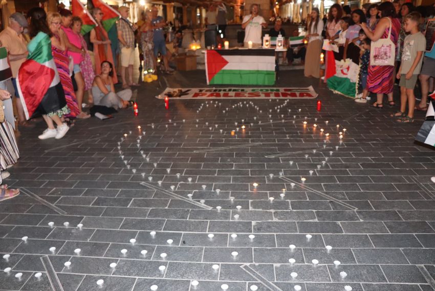 Teruel realizó una vigilia por la paz en Gaza para dar voz a las miles de personas allí atrapadas
