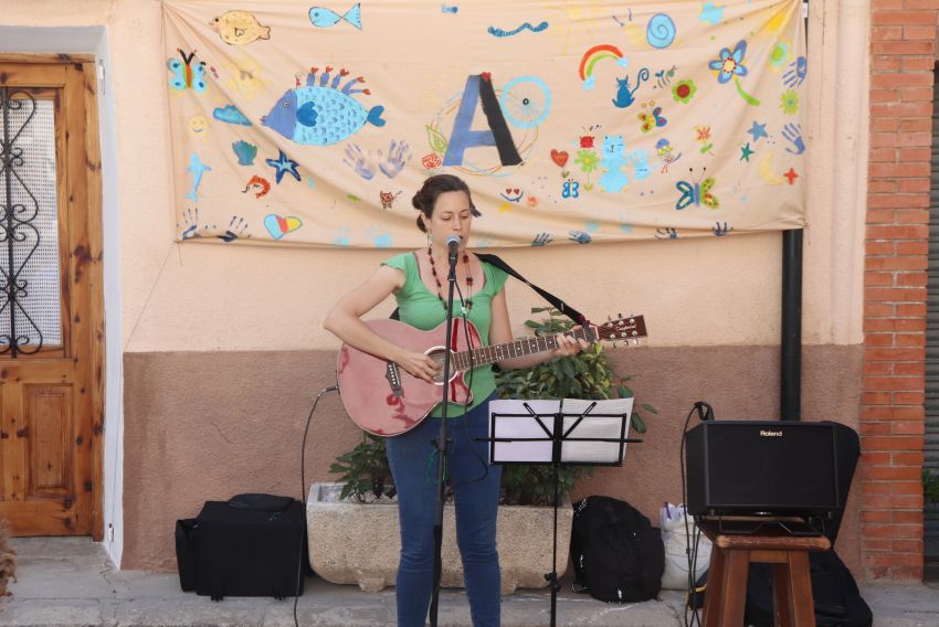 Fiona McAndrew Subías, animadora musical y musicoterapeuta: “Trabajar con la gente es muy enriquecedor y me encanta hacerlo con personas que necesitan apoyo”