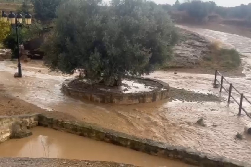 Una tormenta de viento, lluvia y agua causa afecciones en tejados, cultivos y arbolado en el Matarraña y el Bajo Aragón