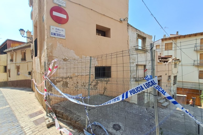 Una casa declarada en ruina se derrumba en Alcañiz sin causar daños personales