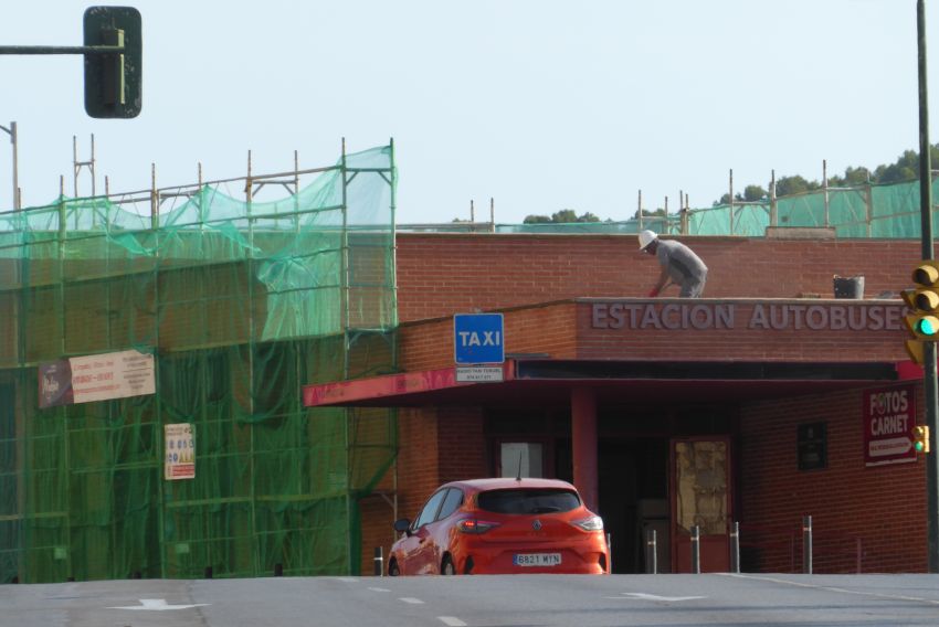 Comienzan los trabajos de sustitución  de la cubierta de la estación de autobuses
