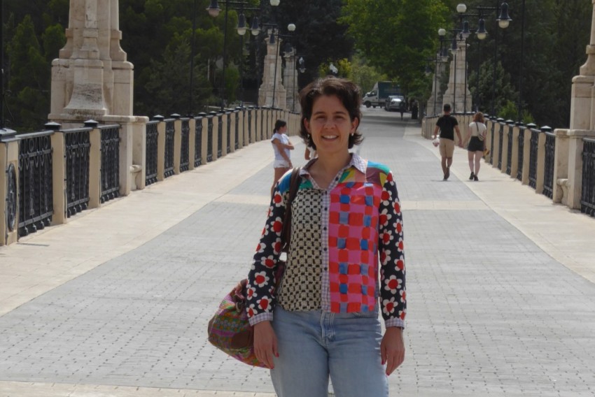 Maite Uzal, actriz, guionista y codirectora del corto ‘Mariana Hormiga’ rodado en Teruel: “El corto ‘Mariana Hormiga’ es una fábula satírica y ante todo un homenaje a Buñuel”