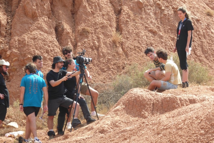 La amistad obra milagros en Desafío Buñuel entre las carreras, el sueño y la grasa de cerdo