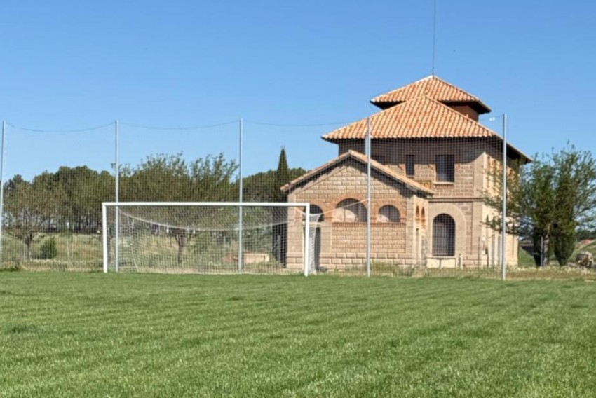 Las futbolistas de la UD Montecarlo hacen la pretemporada en Perales del Alfambra
