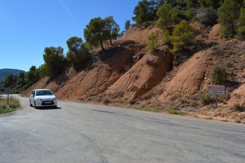 La Diputación de Teruel inicia el acondicionamiento de 860 metros de la carretera TE-V-3005 entre Ráfales y La Portellada