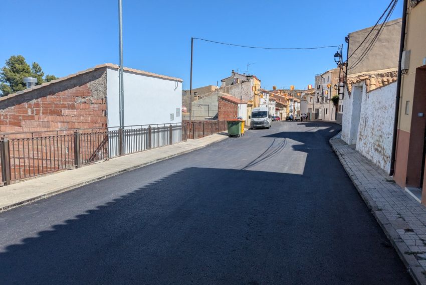 Andorra mejora el firme de varias calles  y asfalta tres nuevos viales en el cementerio
