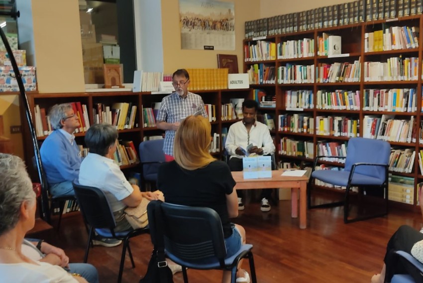 Ismael Diallo desnuda  su alma y su poemario  en Santa Eulalia del Campo