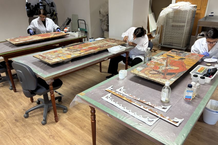La Virgen de la Cama de Albarracín pasa por ‘quirófano’ para mejorar el tono de su piel