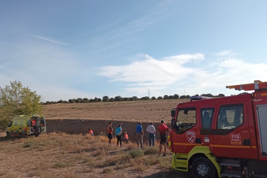 Bomberos de la DPT rescatan a un senderista herido tras caer a una rambla en Concud