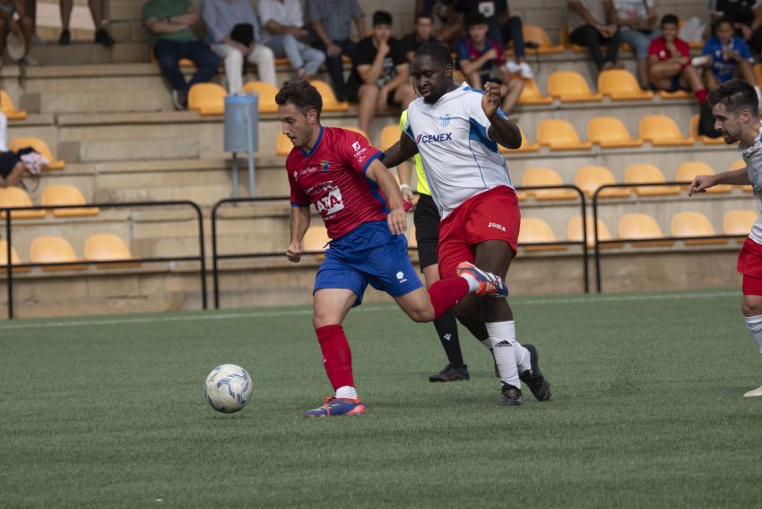 Un córner directo y un penalti dejan al Teruel B sin puntuar en Fuentes (2-0)