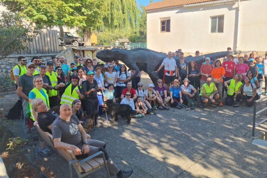 Un centenar de senderistas realizan las rutas propuestas en El Castellar