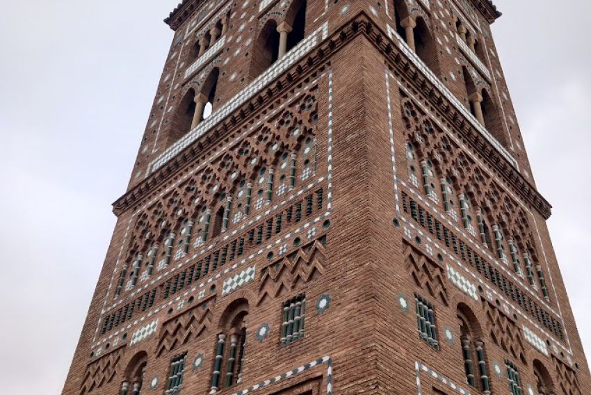 Intrusismo en el turismo