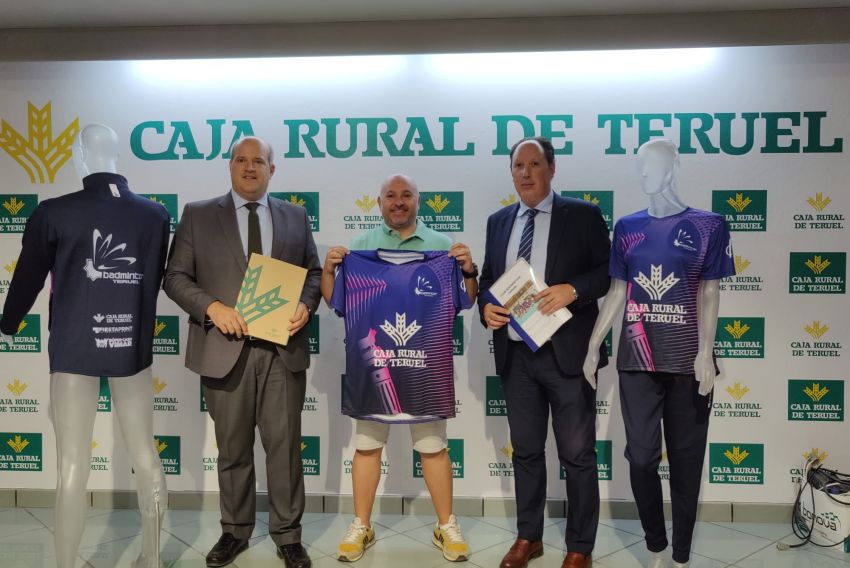 El Bádminton Teruel presenta su nueva equipación