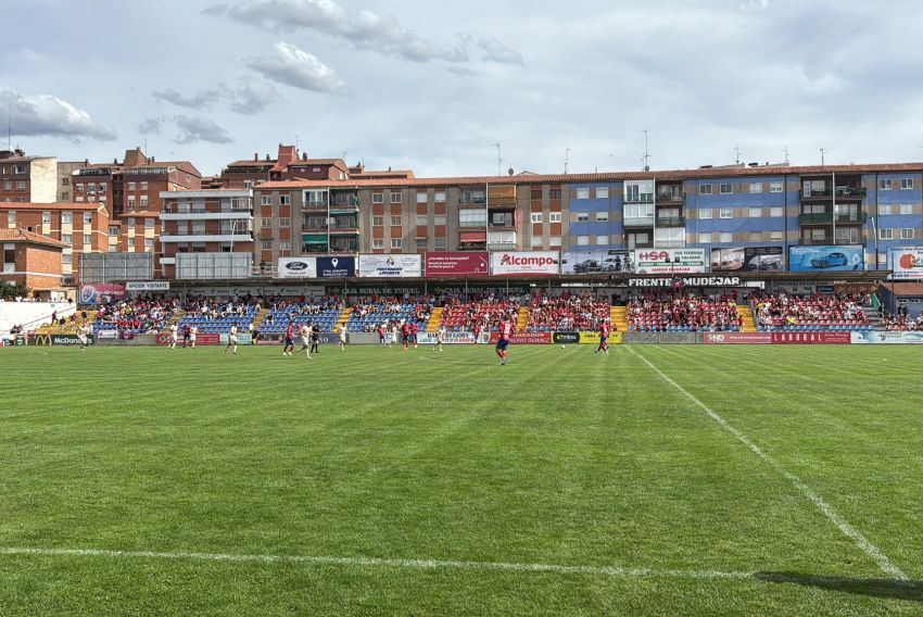 El Teruel pide la colaboración de la afición para mantener sano el césped de Pinilla