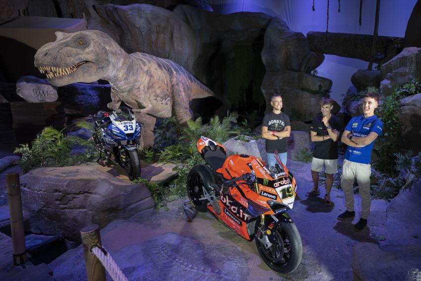 El rugido de los dinosaurios da paso al rugido de las motos en Alcañiz