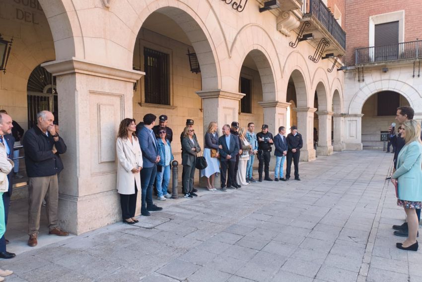 Minuto de silencio por las cuatro víctimas  de violencia machista del último mes