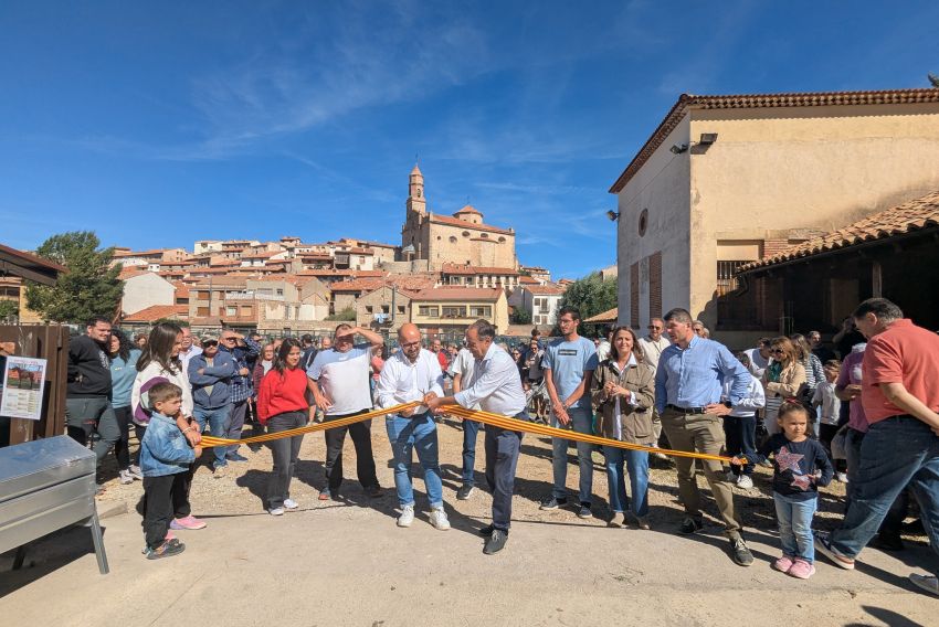 Orihuela celebra 25 ediciones  de una feria repleta de interacción entre el público y los animales