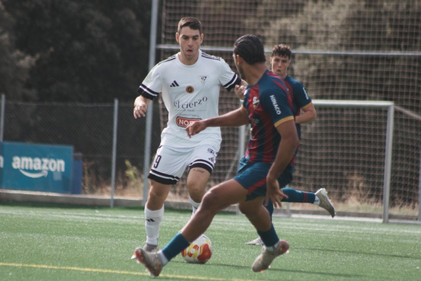 El Andorra resiste en Huesca, pero sigue sin estrenarse cara a puerta
