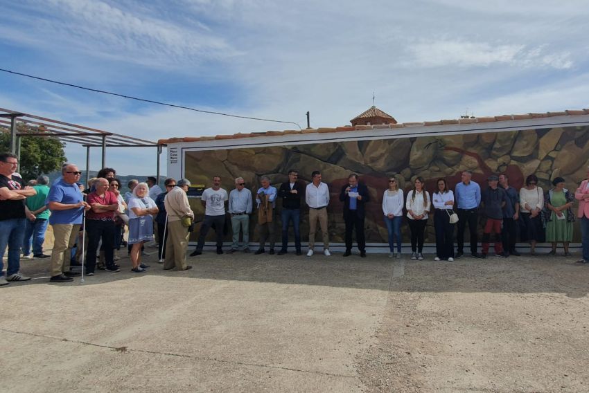 Nace el arte rupestre inclusivo en Alacón con murales visuales, táctiles y auditivos