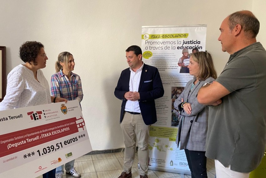 Los empresarios turísticos y el Ayuntamiento de Alcañiz donan mil euros a Ítaka Escolapios del evento Degusta Teruel