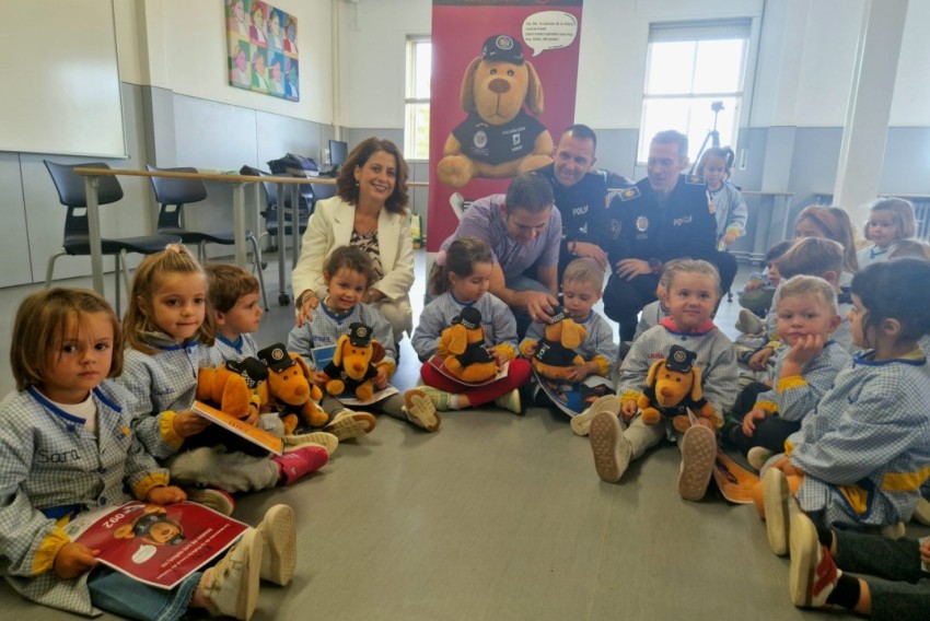 La Policía Local de Teruel inicia una campaña de educación vial en el colegio La Salle con la mascota Edu
